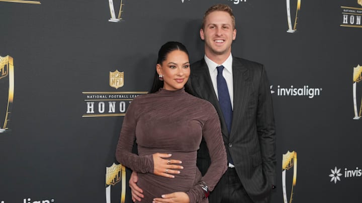 Jared Goff's wife, Christen, shows off baby bump on NFL Honors red carpet in 2025.