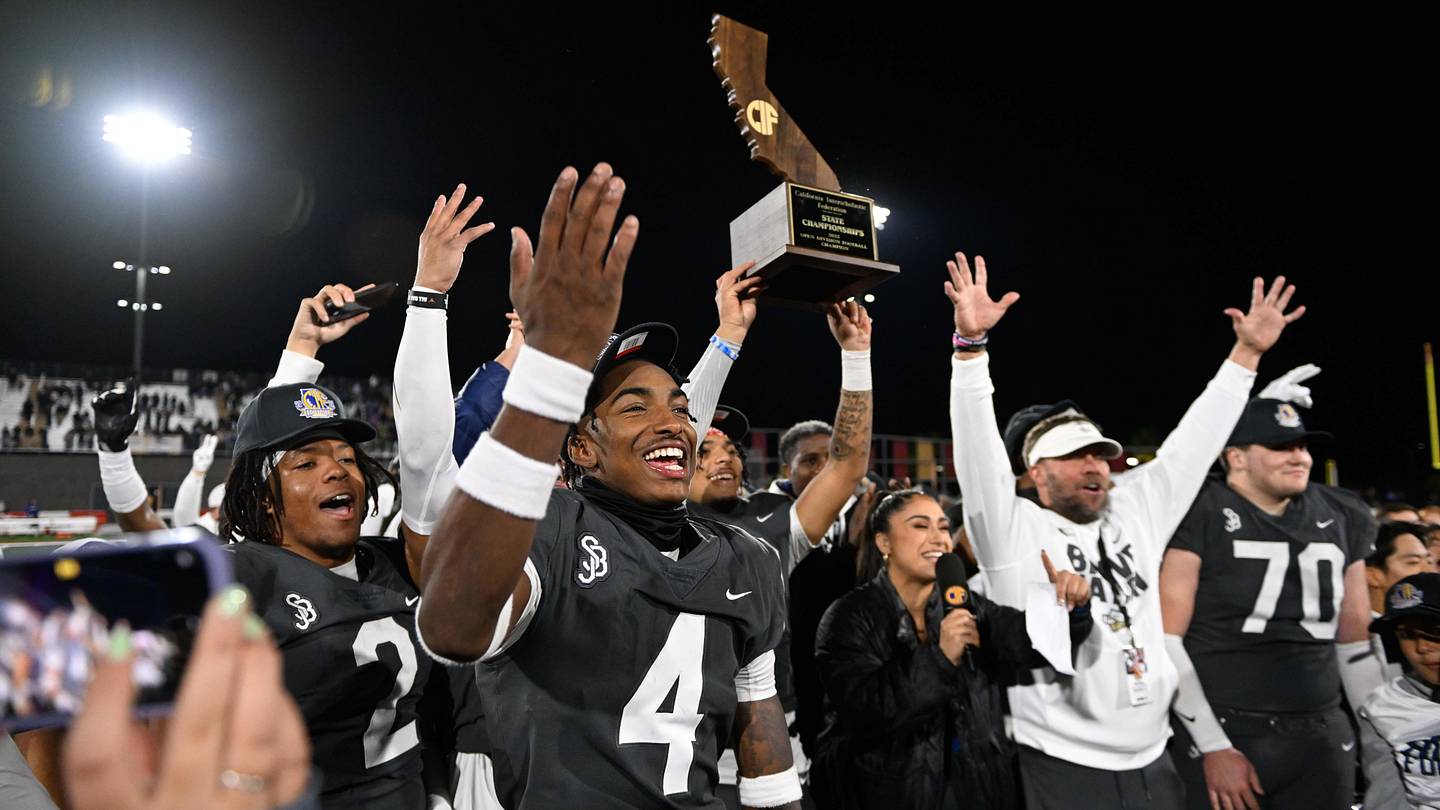 Defensive tackle with NFL bloodlines commits to Boise State