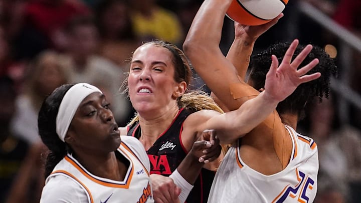 Indiana Fever guard Lexie Hull (10) attempts to block Phoenix Mercury forward Alyssa Thomas (25) and Phoenix Mercury guard Kahleah Copper (2) on Wednesday, July 30, 2025, during the game at Gainbridge Fieldhouse in Indianapolis. The Indiana Fever defeated the Phoenix Mercury, 107-101.