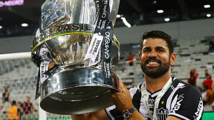 Após ter rescisão contratual oficializada, Diego Costa deve definir seu futuro em breve