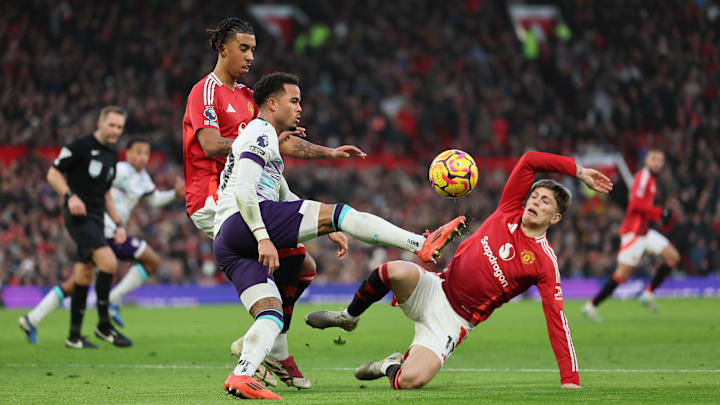 Bournemouth e Manchester United medem forças neste domingo (27)