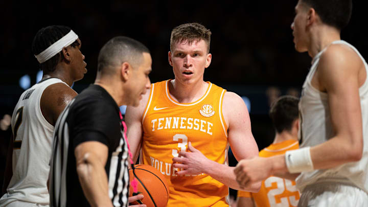 Tennessee Volunteers guard Dalton Knecht (3) discusses a foul call with the referee during their