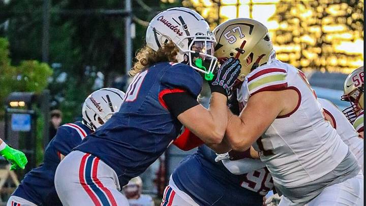 Xavier Moreau fights against the opponents offensive line Xavier Moreau fights against the opponents offensive line