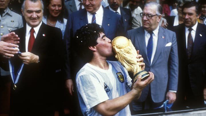 Maradona levantó la Copa del Mundo de México 86 Maradona levantó la Copa del Mundo de México 86