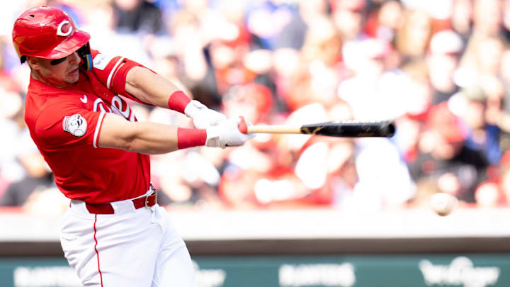 Cincinnati Reds outfielder Spencer Steer (7) hits a base hit in the second inning of the MLB