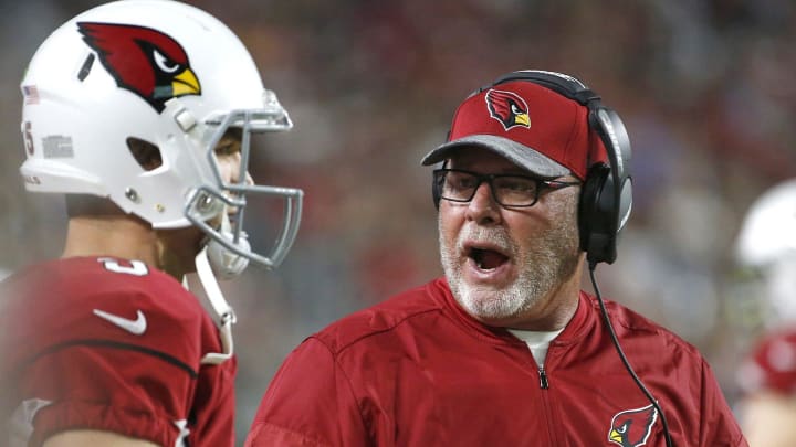 Arizona Cardinals head coach Bruce Arians talks with quarterback Drew Stanton during a preseason game against Oakland Raiders at the University of Phoenix Stadium on August 12, 2016.
Arizona Cardinals Arizona Cardinals head coach Bruce Arians talks with quarterback Drew Stanton during a preseason game against Oakland Raiders at the University of Phoenix Stadium on August 12, 2016.
Arizona Cardinals