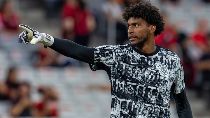 Hugo Souza é titular absoluto na meta corintiana