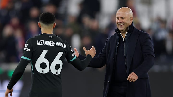 Trent Alexander-Arnold devrait s'engager avec le Real Madrid l'été prochain. Trent Alexander-Arnold devrait s'engager avec le Real Madrid l'été prochain.