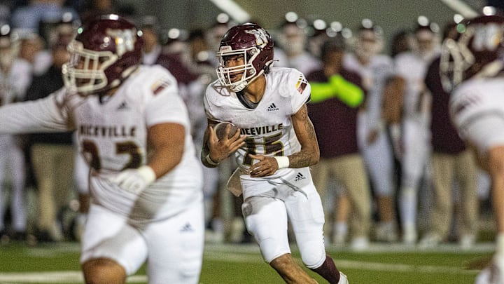 Niceville (15) Johnny Lewis jr runs against Lakeland Friday December 6 , 2024 in Lakeland Fl.
Ernst Peters/The Ledger