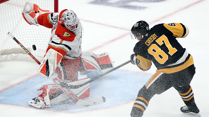 Oct 31, 2024; Pittsburgh, Pennsylvania, USA;  Pittsburgh Penguins center Sidney Crosby (87) scores the game winning goal against Anaheim Ducks goaltender Lukas Dostal (1) in overtime at PPG Paints Arena. Mandatory Credit: Charles LeClaire-Imagn Images