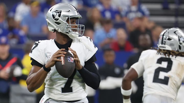 Oct 5, 2025; Indianapolis, Indiana, USA; Las Vegas Raiders quarterback Geno Smith (7) looks to pass the ball against the Indianapolis Colts during the second quarter at Lucas Oil Stadium. Mandatory Credit: Trevor Ruszkowski-Imagn Images Oct 5, 2025; Indianapolis, Indiana, USA; Las Vegas Raiders quarterback Geno Smith (7) looks to pass the ball against the Indianapolis Colts during the second quarter at Lucas Oil Stadium. Mandatory Credit: Trevor Ruszkowski-Imagn Images