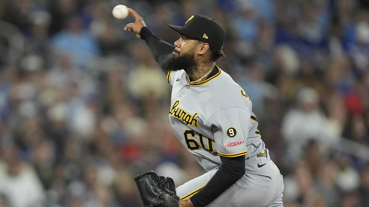 Struggling Relief Pitcher Causing Major Headache for Pirates