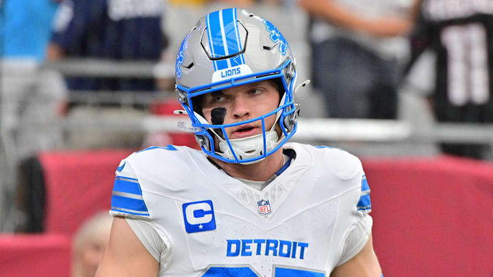  Detroit Lions defensive end Aidan Hutchinson (97) looks on prior to the game against the Arizona Cardinals