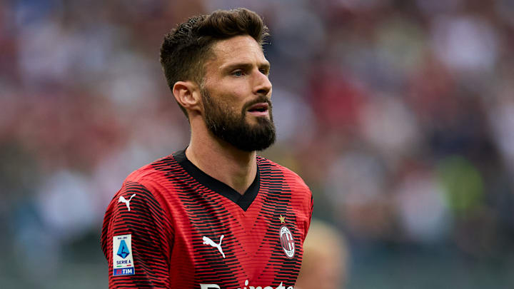 Qui remplacera Olivier Giroud la saison prochaine à l'AC Milan ?