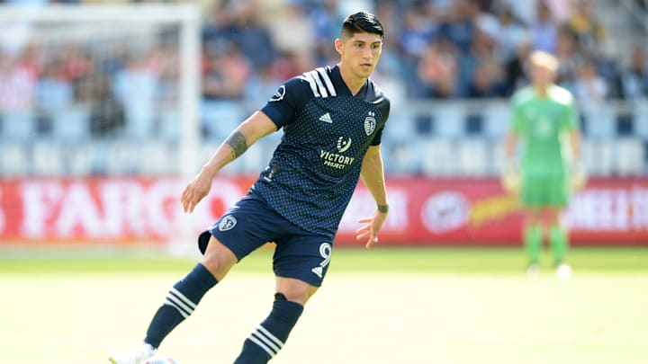 Alan Pulido se encuentra recuperándose de una lesión de rodilla