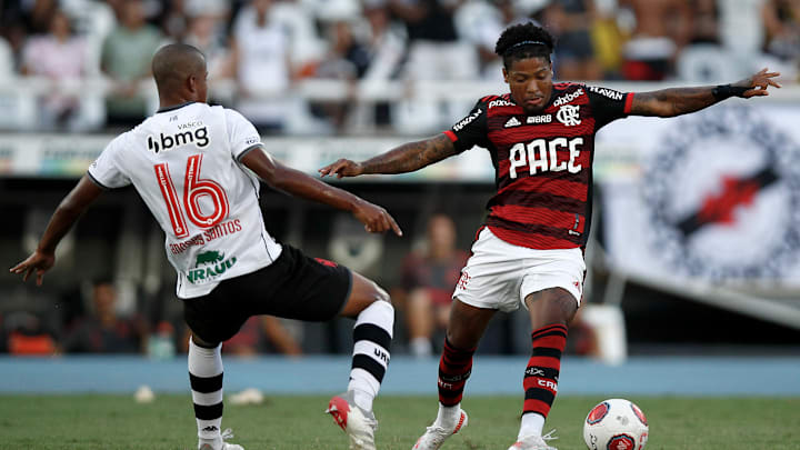 Flamengo e Vasco vão se enfrentar em uma das semifinais Flamengo e Vasco vão se enfrentar em uma das semifinais