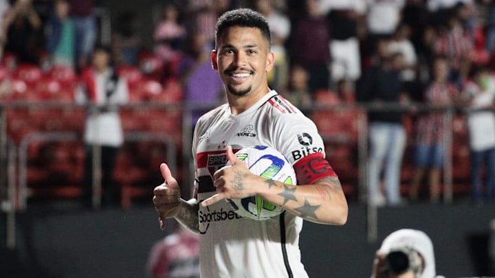 Luciano garantiu, de pênalti, a vitória tricolor Luciano garantiu, de pênalti, a vitória tricolor