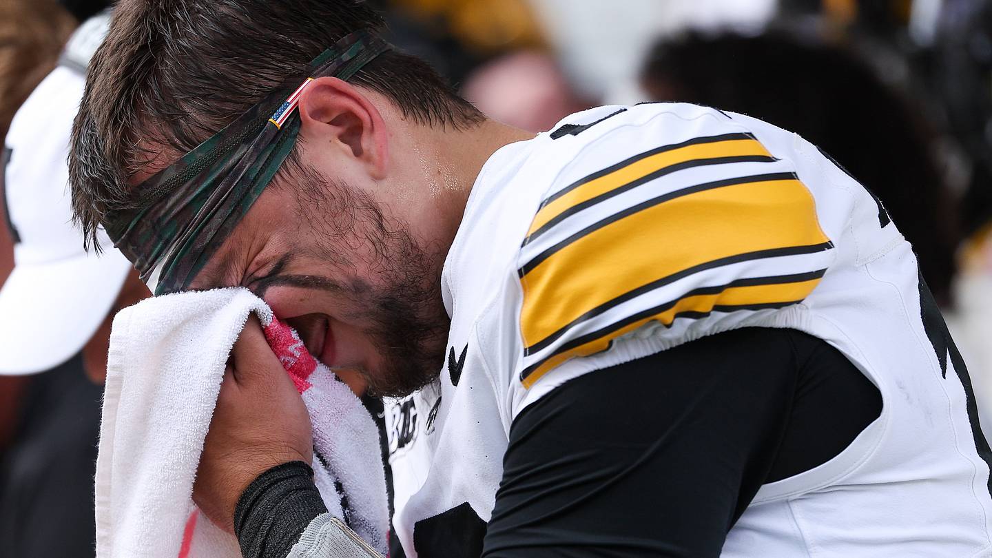 Wisconsin Must Take Advantage of Iowa's Glaring Quarterback Problem