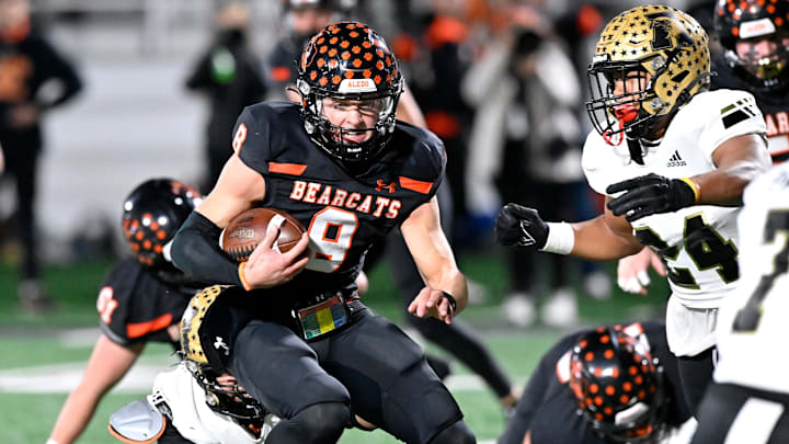 The favorite for the Oklahoma State quarterback job is Hauss Hejny, a four-star dual threat from Aledo, Texas. Coming off an 0-9 season in the Big 12, the Cowboys travel to Autzen Stadium on September 7.