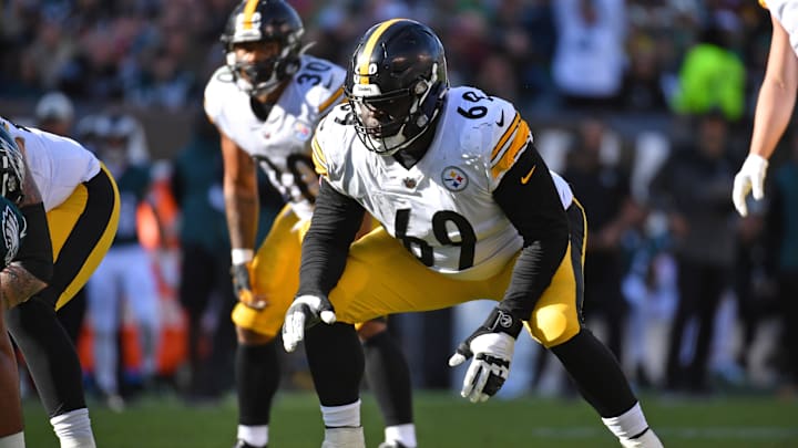Pittsburgh Steelers guard Kevin Dotson (69)