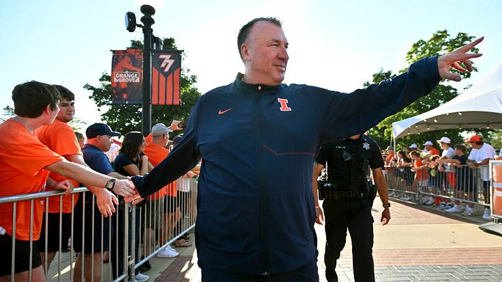 Sep 3, 2026; Champaign, Illinois, USA; Illinois Fighting Illini head coach Bret Bielema shakes hands with the crowd before an NCAA game against UAB at Gies Memorial Stadium. Mandatory Credit: Ron Johnson-Imagn Images Sep 3, 2026; Champaign, Illinois, USA; Illinois Fighting Illini head coach Bret Bielema shakes hands with the crowd before an NCAA game against UAB at Gies Memorial Stadium. Mandatory Credit: Ron Johnson-Imagn Images