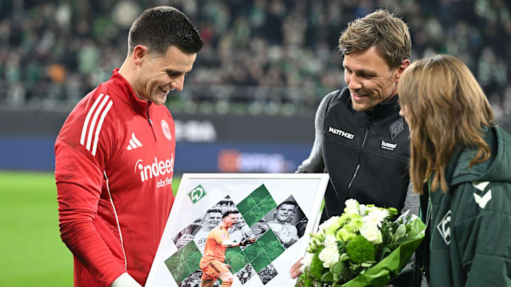 Michael Zetterer wurde vor dem Spiel gegen Werder Bremen offiziell verbaschiedet