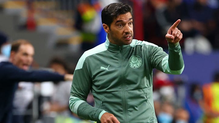 Abel Ferreira comanda o Palmeiras, um dos favoritos ao título