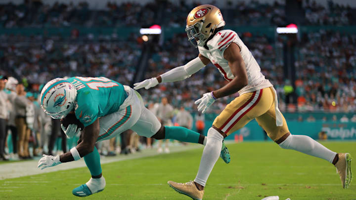 Miami Dolphins wide receiver Tyreek Hill (10) scores a touchdown past San Francisco 49ers cornerback Charvarius Ward (7) during the second quarter at Hard Rock Stadium.