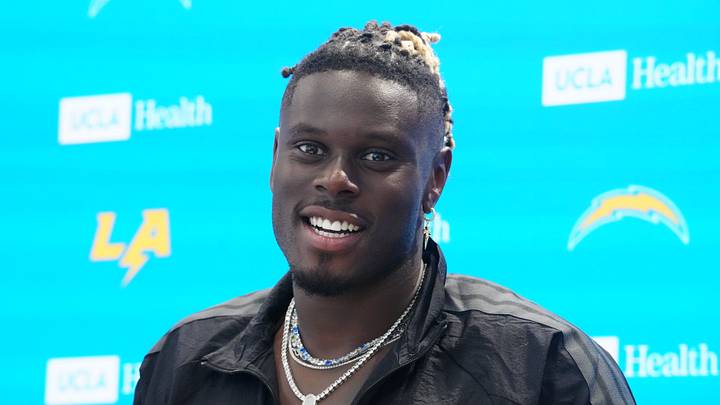 May 19, 2026; El Segundo, CA, USA; Los Angeles Chargers tight end David Njoku at press conference during offseason workouts at The Bolt. Mandatory Credit: Kirby Lee-Imagn Images May 19, 2026; El Segundo, CA, USA; Los Angeles Chargers tight end David Njoku at press conference during offseason workouts at The Bolt. Mandatory Credit: Kirby Lee-Imagn Images