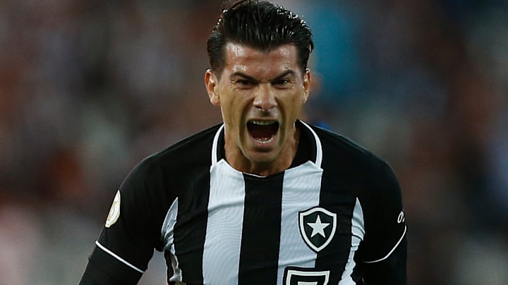 Cuesta marcou um dos gols do Glorioso