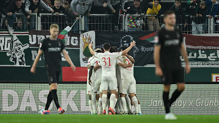 FC Augsburg vs Borussia Mönchengladbach - Bundesliga