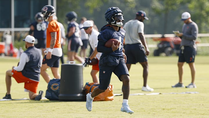 D'Andre Swift runs after a handoff at Bears camp Thursday.