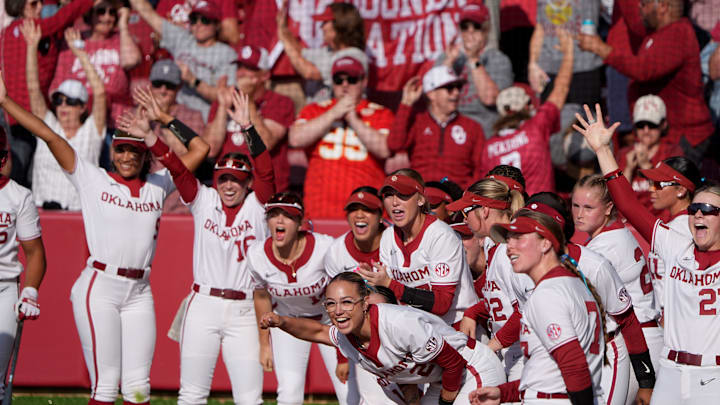 Oklahoma celebrates a Gabbie Garcia home run.