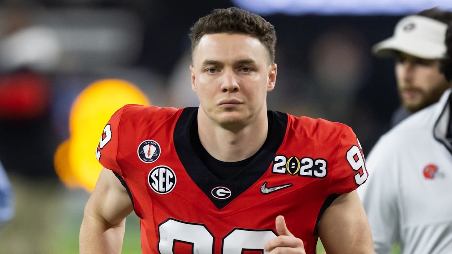 Overlooked Patriots starter might be replaced by top rookie prospect