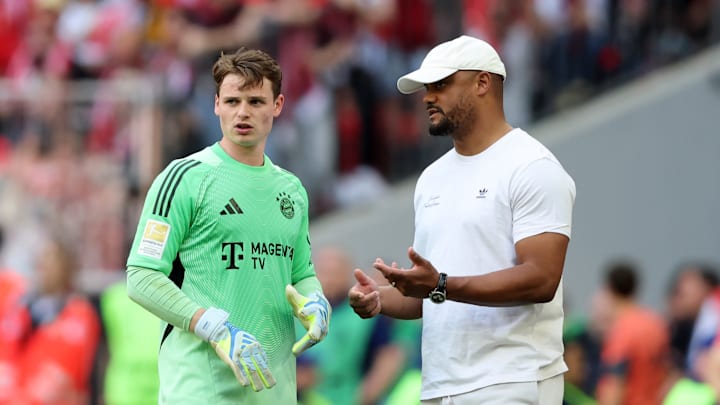 Jonas Urbig und Vincent Kompany
