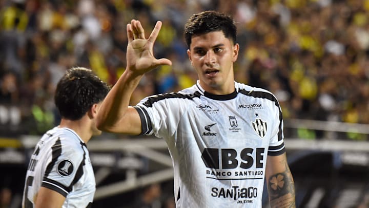 Central Córdoba vence e assume liderança do Grupo C Central Córdoba vence e assume liderança do Grupo C