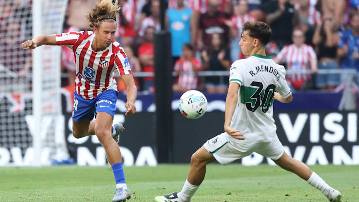 TOPSHOT-FBL-ESP-LIGA-ATLETICO MADRID-ELCHE