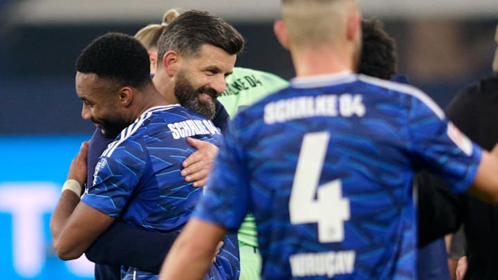 Miron Muslic herzt Moussa Sylla