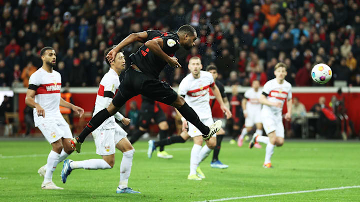 Tah köpft den Siegtreffer