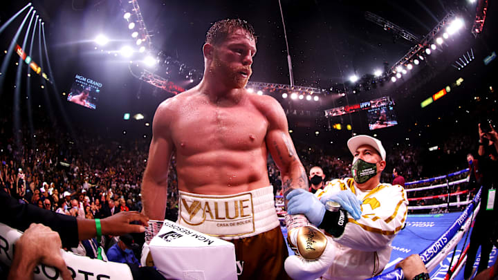 "Canelo" Álvarez viene de derrotar a Caleb Plant en el peso supermediano 