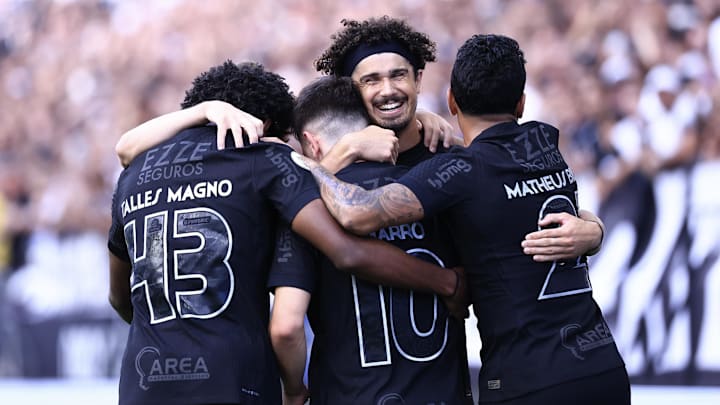 Corinthians encaminhou vitória em Itaquera ainda no primeiro tempo