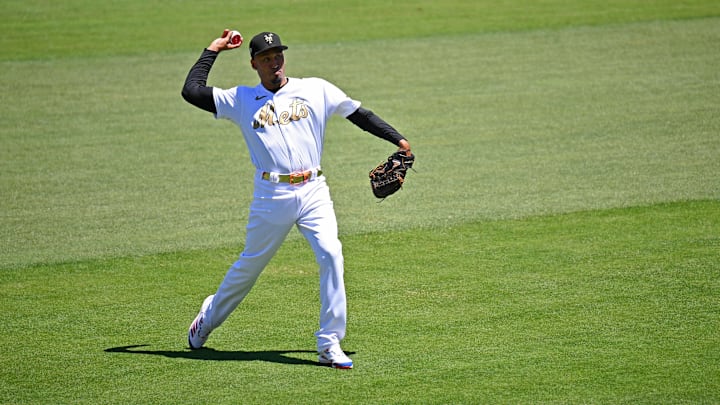 National League relief pitcher Edwin Diaz (39) of the New York Mets warms up before the 2022 MLB All Star Game at Dodger Stadium on July 19, 2022.
