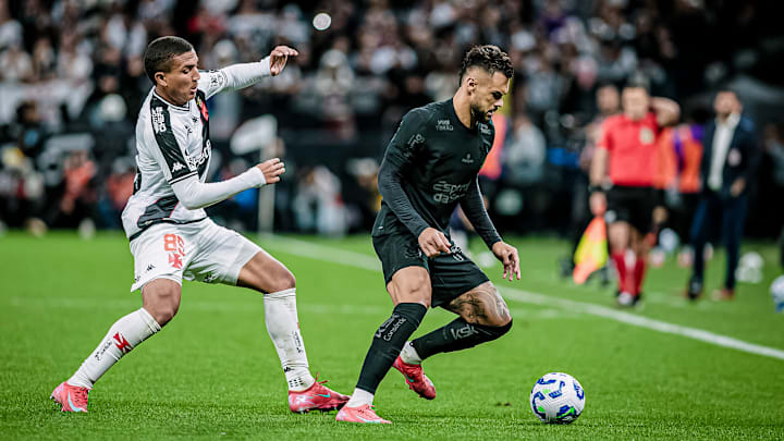 Vasco e Corinthians se enfrentam em São Januário