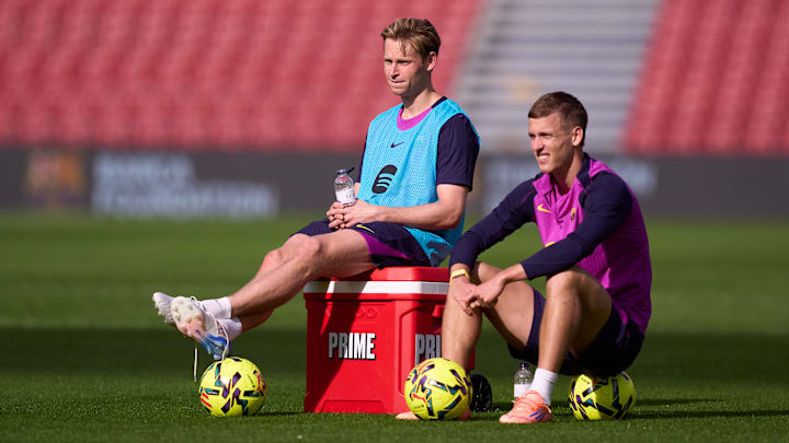 De Jong (e) está fora da partida desta terça-feira