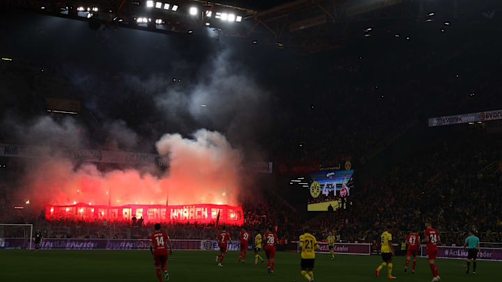 Kölner Fans zünden Pyro-Technik