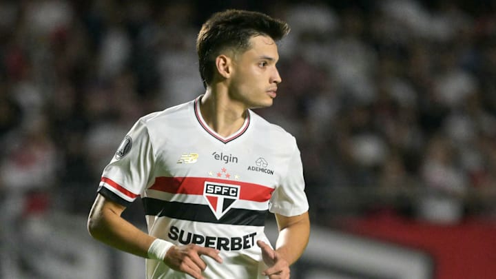 Bobadilla foi titular contra os argentinos e atuou os 90 minutos