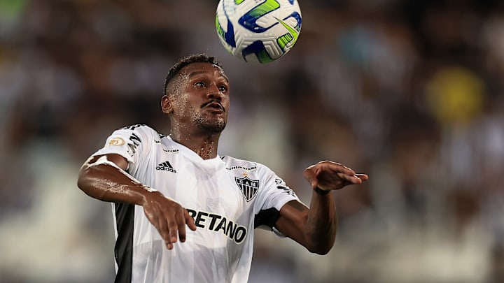 Edenilson deve entrar na vaga de Battaglia