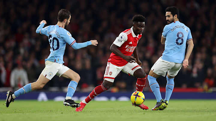 Arsenal e Manchester City disputam, ponto a ponto, o título da Premier League Arsenal e Manchester City disputam, ponto a ponto, o título da Premier League