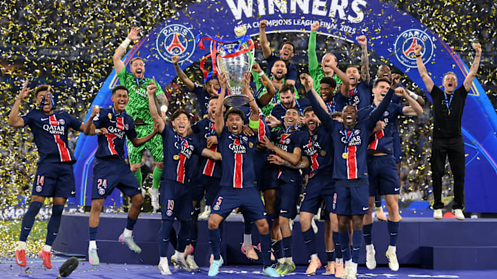 O brasileiro Marquinhos levantou a taça da primeira Liga dos Campeões da história do PSG O brasileiro Marquinhos levantou a taça da primeira Liga dos Campeões da história do PSG