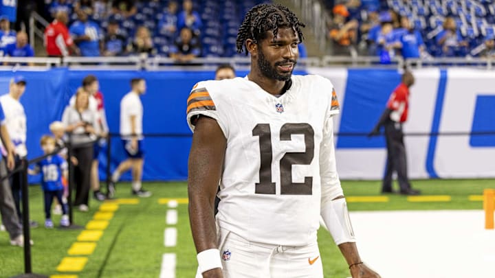 Browns quarterback Shedeur Sanders warms up before a game against the Lions at Ford Field. 